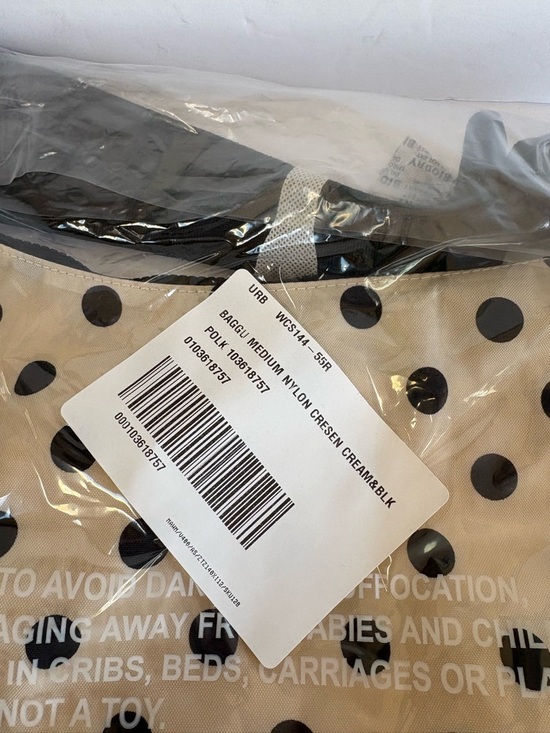 NWT BAGGU BAGGU Medium Nylon Crescent Bag -  Cream & Black Polka Dot - Picture 3 of 13